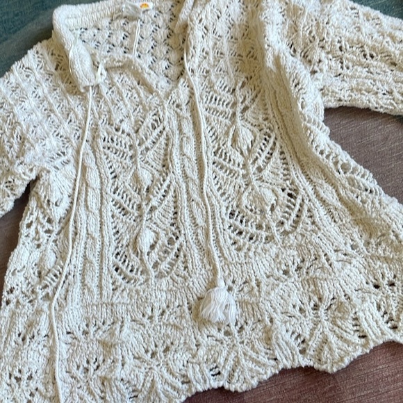 C&C California Cream Crochet Beach Sweater - Picture 6 of 10